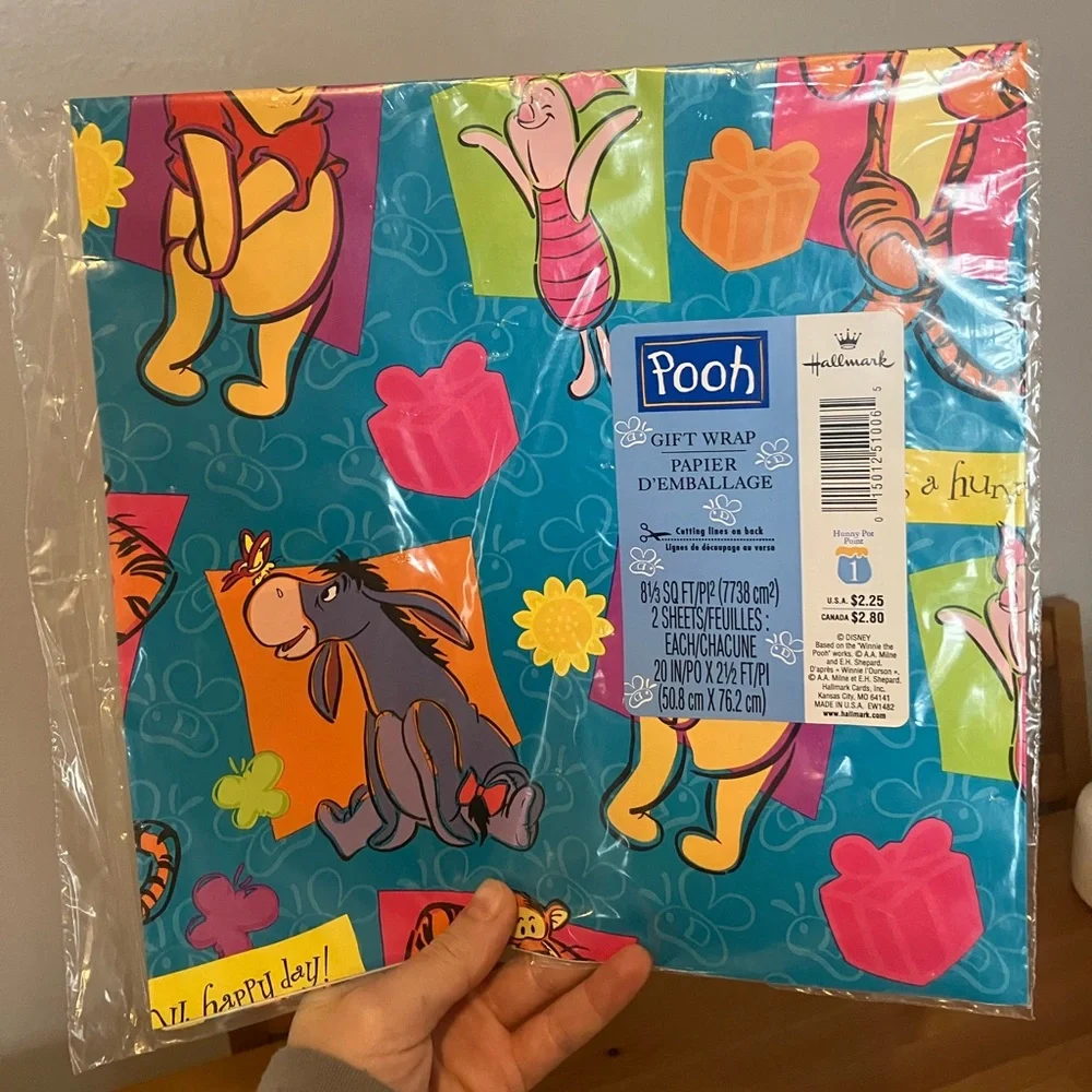 NWT Hallmark Winnie the Pooh Gift Wrap Set
